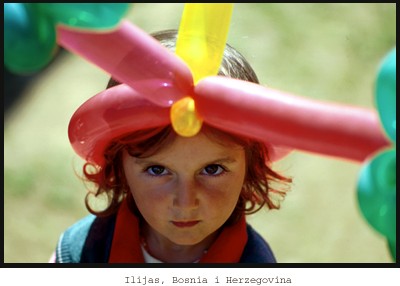 girl with balloon hat 